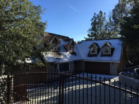 BEAUTIFUL LAKE VIEW from every room, 6 BDRM, 5 Bath, Pool Table, Ping Pong, AC Отели рядом с достопримечательностью «Lollipop Park»