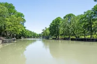 Romantic Cabin for Two! 12 miles to Schlitterbahn/New Braunfels, Gruene Texas. Hotels in McQueeney