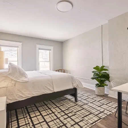 Historic Evanston Building Downtown + Walk to Moccasin Springs, Restaurants, VA