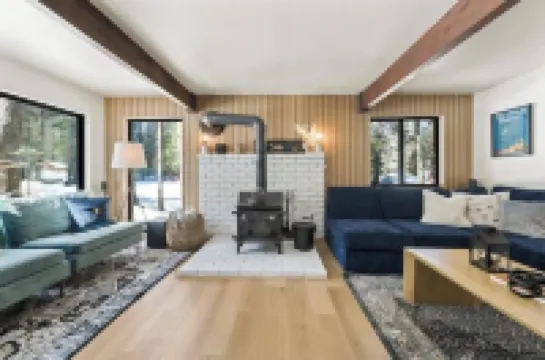 Modern Cozy Cabin Retreat