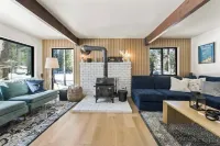 Modern Cozy Cabin Retreat