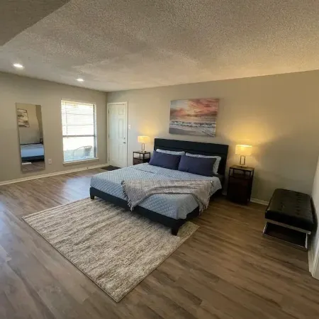Peaceful Home in DFW Center