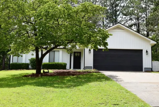High Cotton! Completelyrenovated 3BR, 2.5BA home! 1.5 mi to the Village!