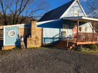 Rustic Fall Cottage | Pet Friendly