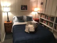 Cozy English Basement Apt quiet but close to downtown