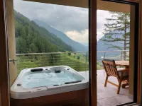 New opening June 2022 - Chalet tree house with private whirlpool Hotels in Vintl