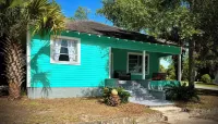 Lucy’s Beach Hideaway, 2 block to restaurants & waterfront Hotels in Carrabelle