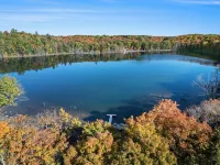 Lakefront 3 Bedroom Townhome - Fall colors and Quaint Towns - Sleeps 8