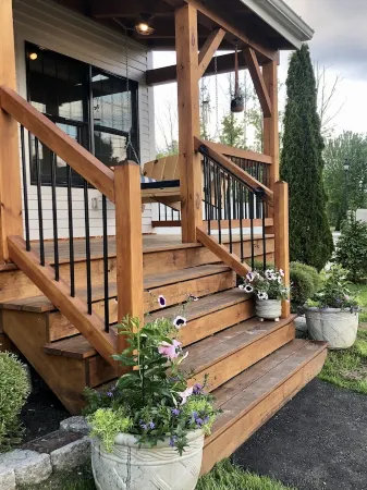 Walk to Wedding Venues, Shops, Dining, Hiking, Movies, Ice Cream & Dog Friendly. Отели в г. Мередит