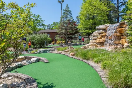 Epic ~ Game Room, Hot Tub, Firepit, BBQ ~ 7 min to Shenandoah National Park