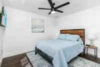 PARADISE COVE- Spacious Canal Home with htd saltwater Pool! Sleeps 13!