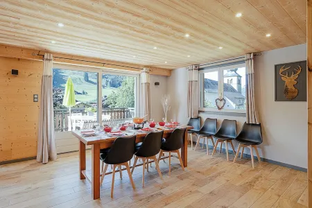 Chalet Entirely Renovated - 4 Bedrooms - Large terrace, private parking