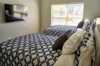 5Br, 3Ba, 10 beds, SuperHost, 5 min to Eisenhower