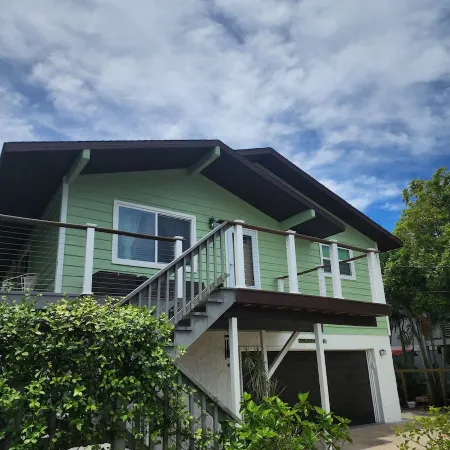 The Avocado House - 10 Foot Deep Pool Peaceful Cul-de-Sac Waterfront Village