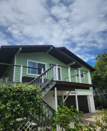 The Avocado House - 10 Foot Deep Pool Peaceful Cul-de-Sac Waterfront Village