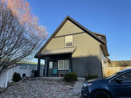 *Upscale & Downtown! Walk to Hot Springs & River!