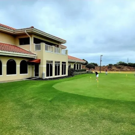 New! 4-bedroom/Pool/Jacuzzi/ PGA Top Golf Course