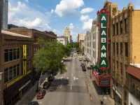 Urban Oasis DT Apartment Loft l Gym+Rooftop+Parking! Sleeps 4
