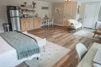 Have the perfect stay in a cozy studio, nestled in the heart of Broad Brook.