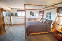 Spacious 2 BD 2 Bath Condo Sleeps 12+