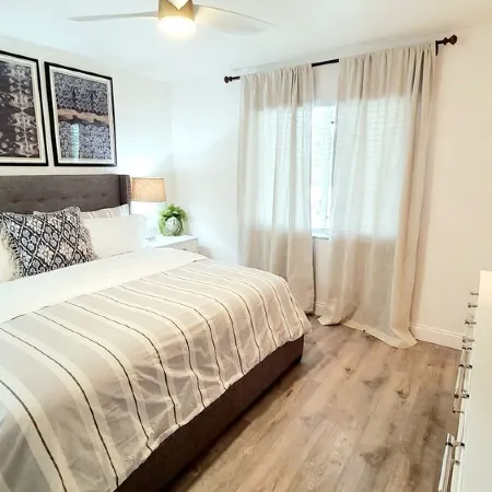 POSHPADZ Kai Villa-Water Views, Balcony, Walk to Jupiter Beach Sleeps 4