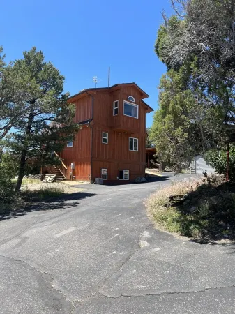 Cozy Swiss chalet with dazzling views 10 minutes from Mesa Verde National Park.