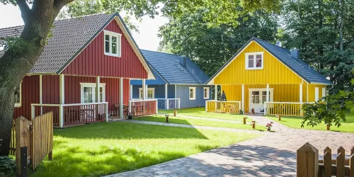 Cottage directly on the lake for 6 persons Hotels in Zetel