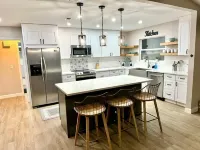 Newly remodeled 3 BR house, 5 min from WEC and by golf course. Dogs allowed