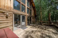 Rustic, cozy log home vacation retreat near Sister Bay. Hotels in Liberty Grove