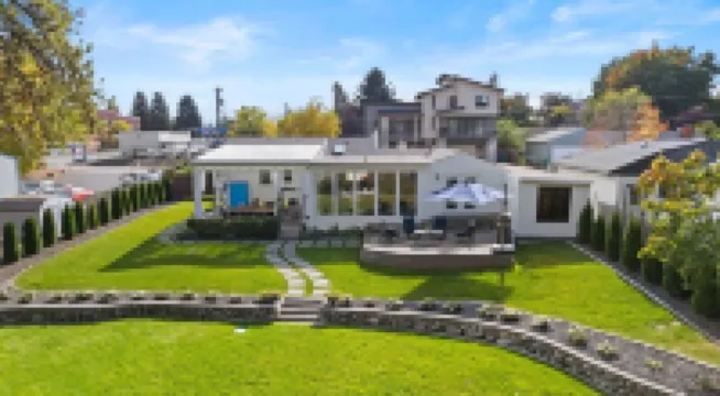 Modern WATERFRONT w/ Private Dock+ Fire Pit+ BBQ+ King Bed