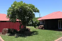 Charming. permitted cottage, short walk to Paia town & beach.STPH 2013/0004