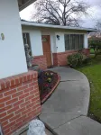 Beautifully remodeled 2bdrm and 1ba duplex in a family oriented neighborhood. Hotel dekat Sky Zone Trampoline Park Stockton