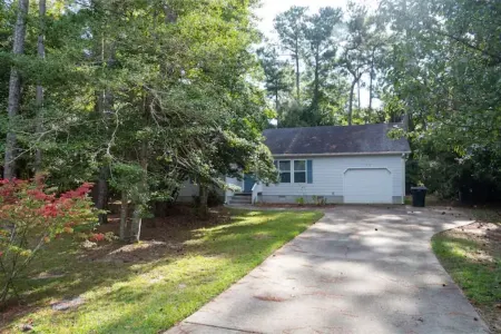 Whispering Pines Отели рядом с достопримечательностью «Парк Роанок Фестивал»