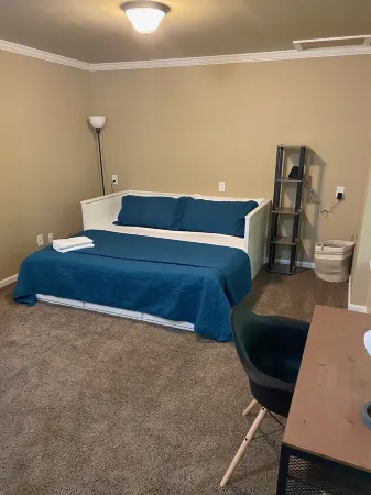 Fairy Garden (2 Bedroom Basement Apartment) Отели рядом с достопримечательностью «North Georgia Premium Outlets»