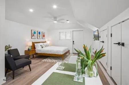 Casa Verde: A Studio Retreat 5 Minutes to Downtown