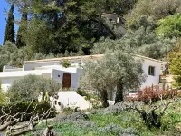 LODGE CASAMANCE with Jacuzzi Le château Forbin 주변 호텔