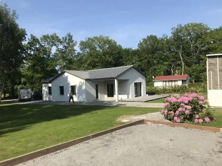 Maison de Campagne à 10 Minutes de la Plage, Dans un Endroit Calme