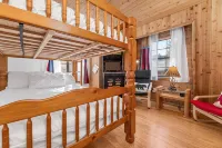 Walk to Bear Resort with Slope Views. Close to Zoo & Golf, BBQ & Arcade!