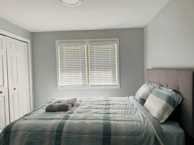 Beautiful Modern Ranch Near UB & Niagara Falls