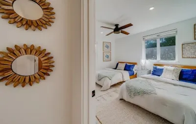 LUXURY CUSTOM POOL HOME ON 1 ACRE 5 MINUTES TO BEACH Calvary Chapel Fellowship 주변 호텔