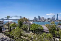 Magical Sydney Escape with Harbour Views & Parking