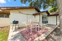 Spring Nights: Fire Pit, BBQ, Games, Pets, 1 Mile to TX A&M, 8 Car Parking