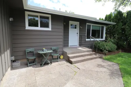 Sweet 3 Bedroom, Walk to Main St!