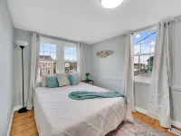 Beach Retreat - 5 Beds , 2 Kitchens @ Salt Island- Westbrook -Walk to Water Hotels in Westbrook
