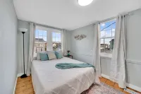 Beach Retreat - 5 Beds , 2 Kitchens @ Salt Island- Westbrook -Walk to Water