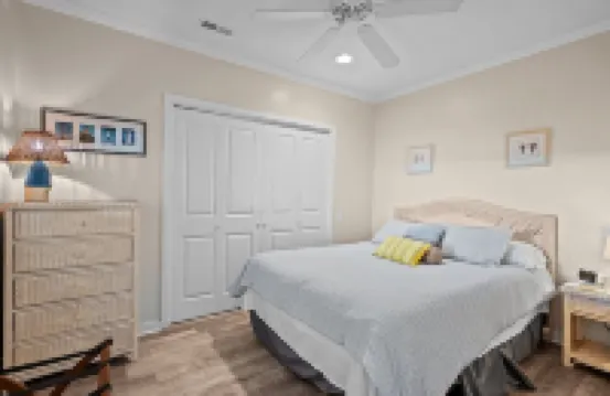 Waterfront Retreat walkable to the best shops, restaurants, & charm of Southport