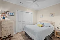 Waterfront Retreat walkable to the best shops, restaurants, & charm of Southport
