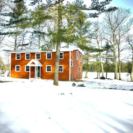 STUNNING WATERFRONT HOME ON PITCHER POND - LINCOLNVILLE. 3 bedrooms, 3 baths! Отели в г. Линкольнвилл