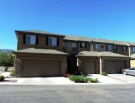 Super cute, family friendly, pool, rec room, near Zion, Bryce, & Shakespeare