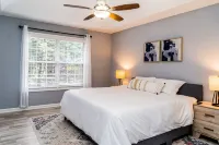 NEW! Family Retreat with Fire Pit and Patio/ 5beds/3Ba